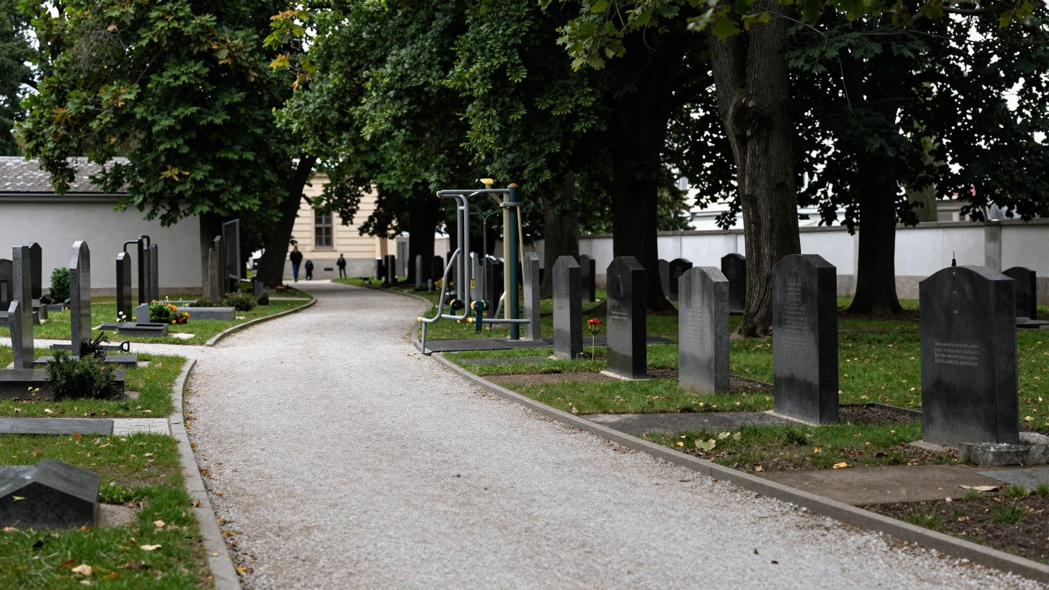 Debate over fitness equipment at Meidling Cemetery: Critics accuse the City of Vienna of a lack of respect