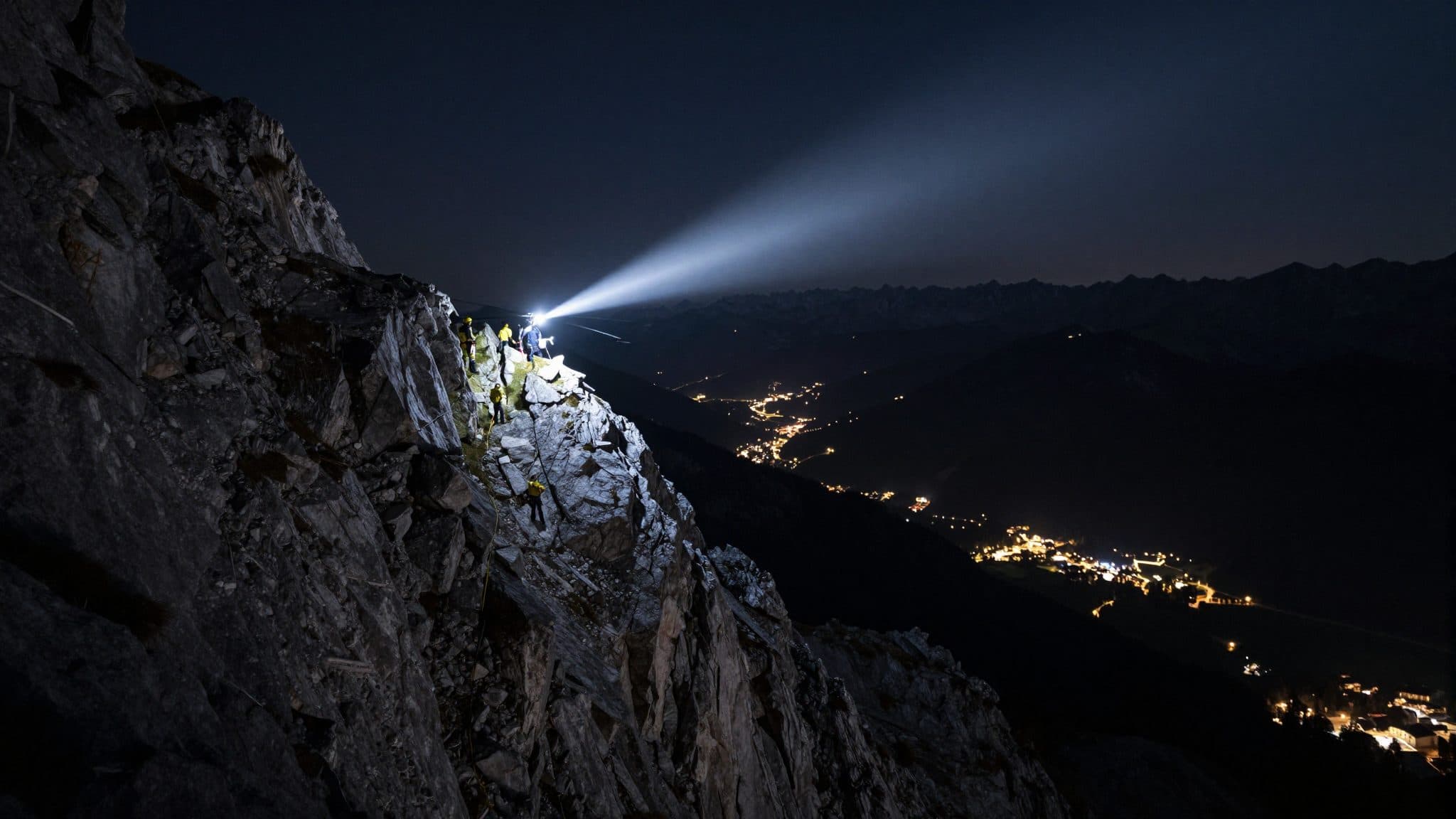 Three exhausted mountaineers rescued from the Traunstein at night