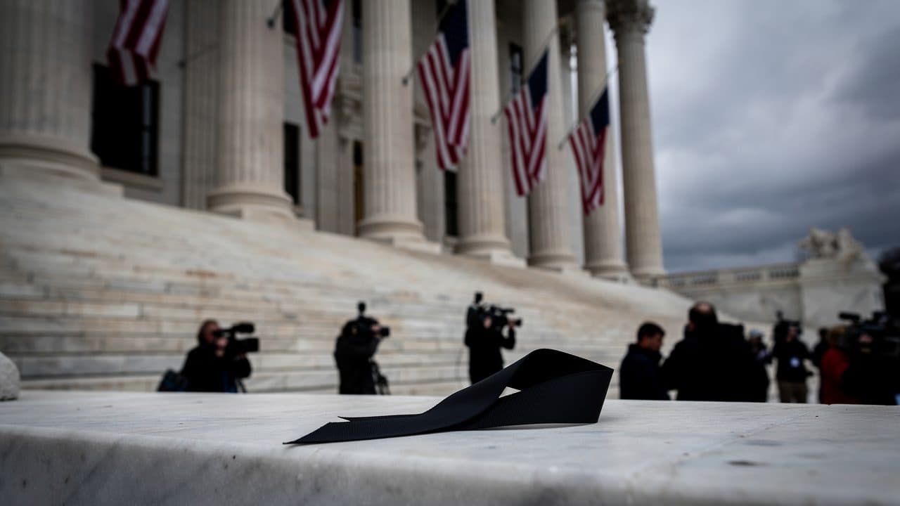 Alan Greenspan is dead: Fed chair dies at 100 from complications of Parkinson's disease