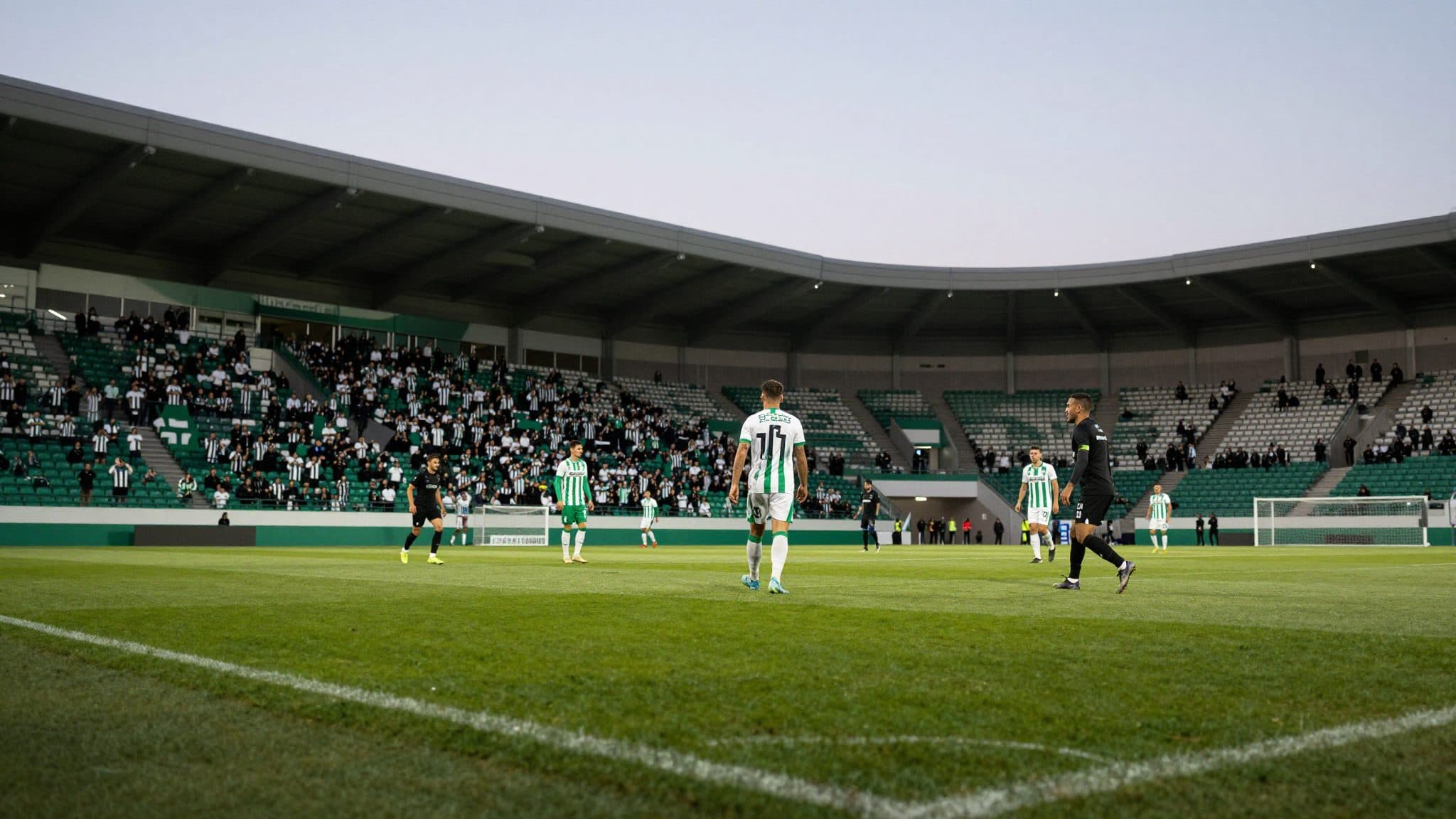 Sturm Graz prevails in the Styrian derby at Hartberg with a man advantage