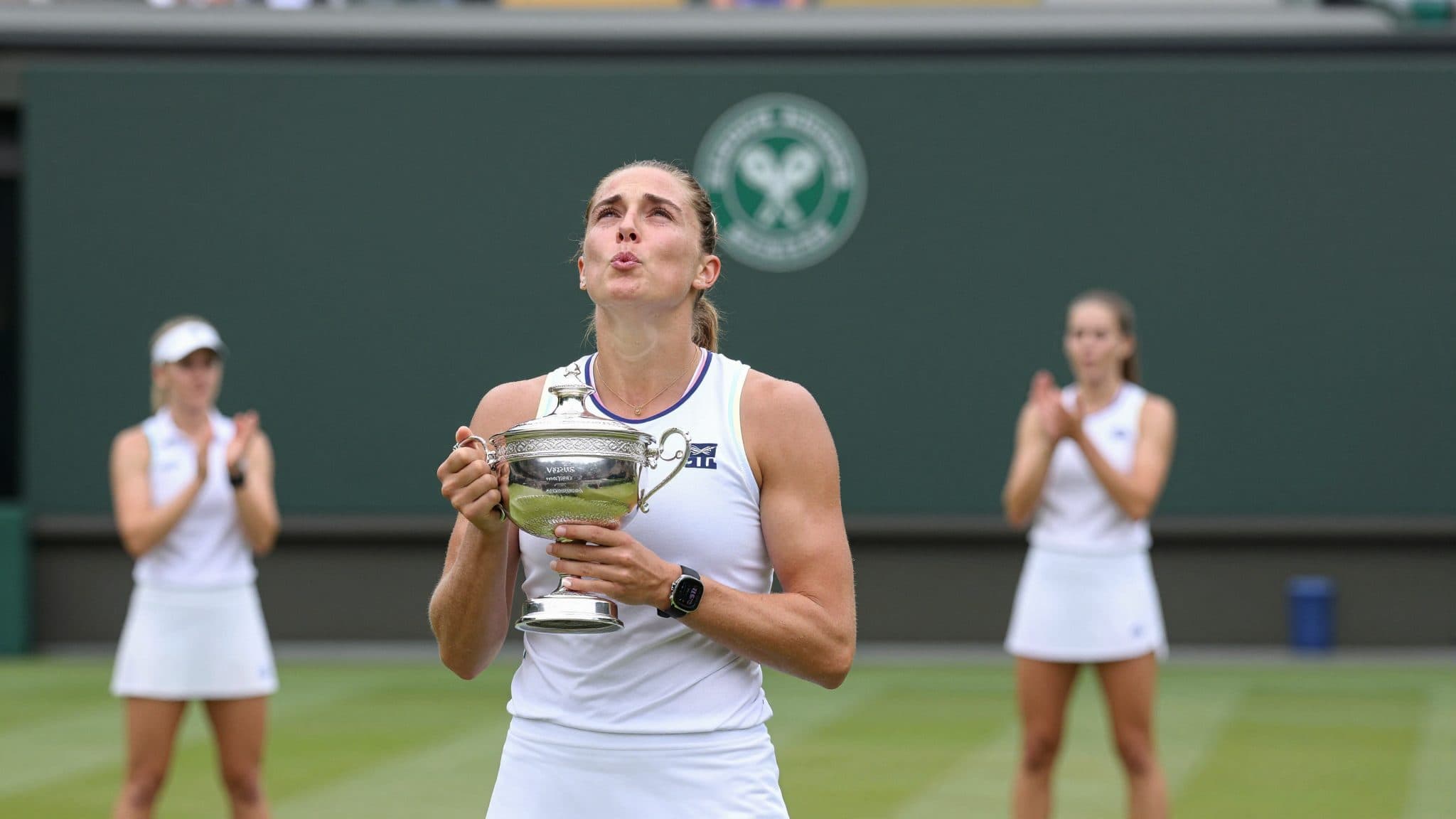 Linda Noskova wins Wimbledon and dedicates the title to her late mother