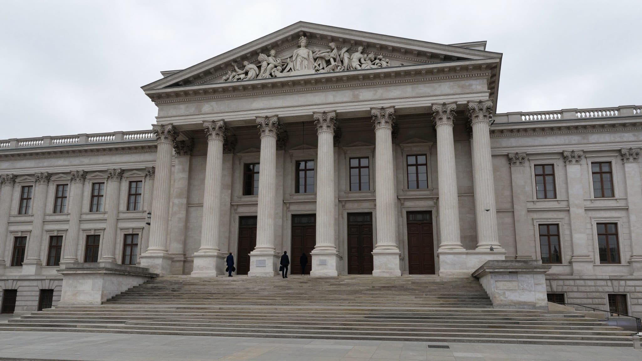 Court of Audit Levels Sharp Criticism at Economic Chambers