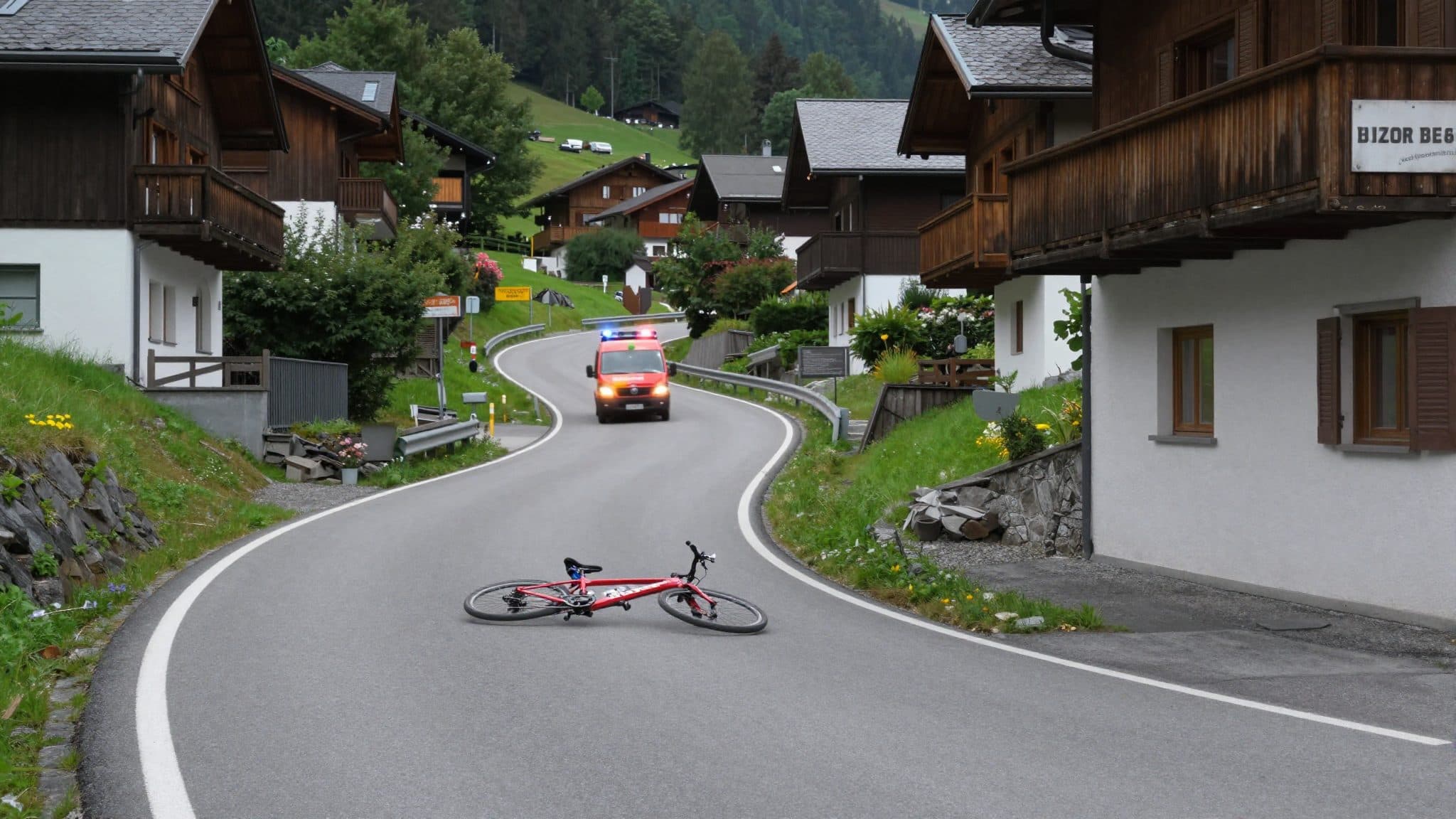 Racing cyclist suffers serious crash on the Höttinger Höll