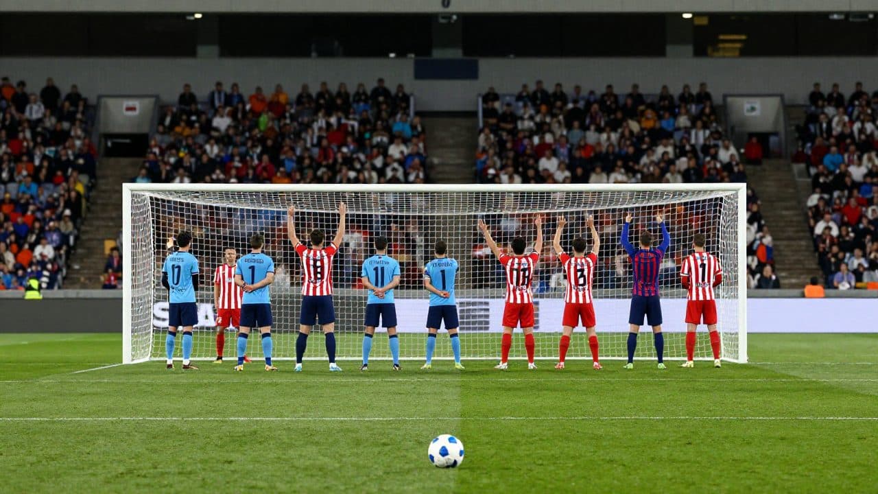 Manchester City beat Sunderland in wild 5:3 goal spectacle and stay top of the table