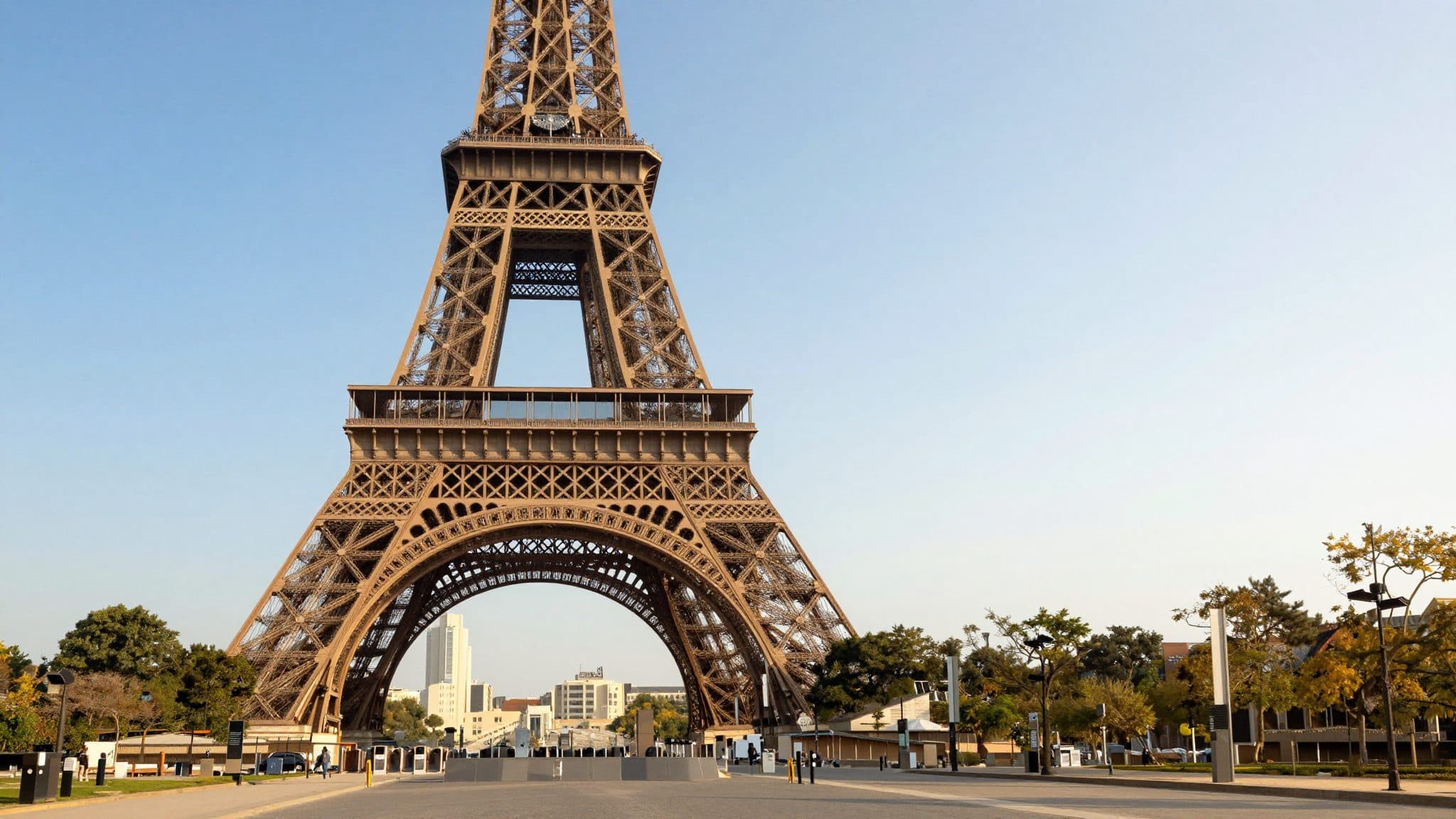 Paris landmarks close early due to heat wave