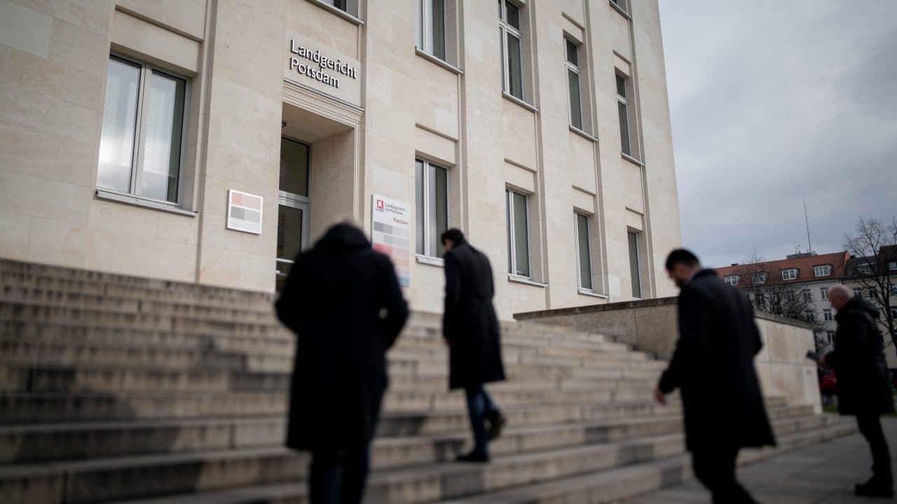 Trial at Potsdam Regional Court: 77-year-old doctor charged with manslaughter in connection with assisted suicide of suicidal woman