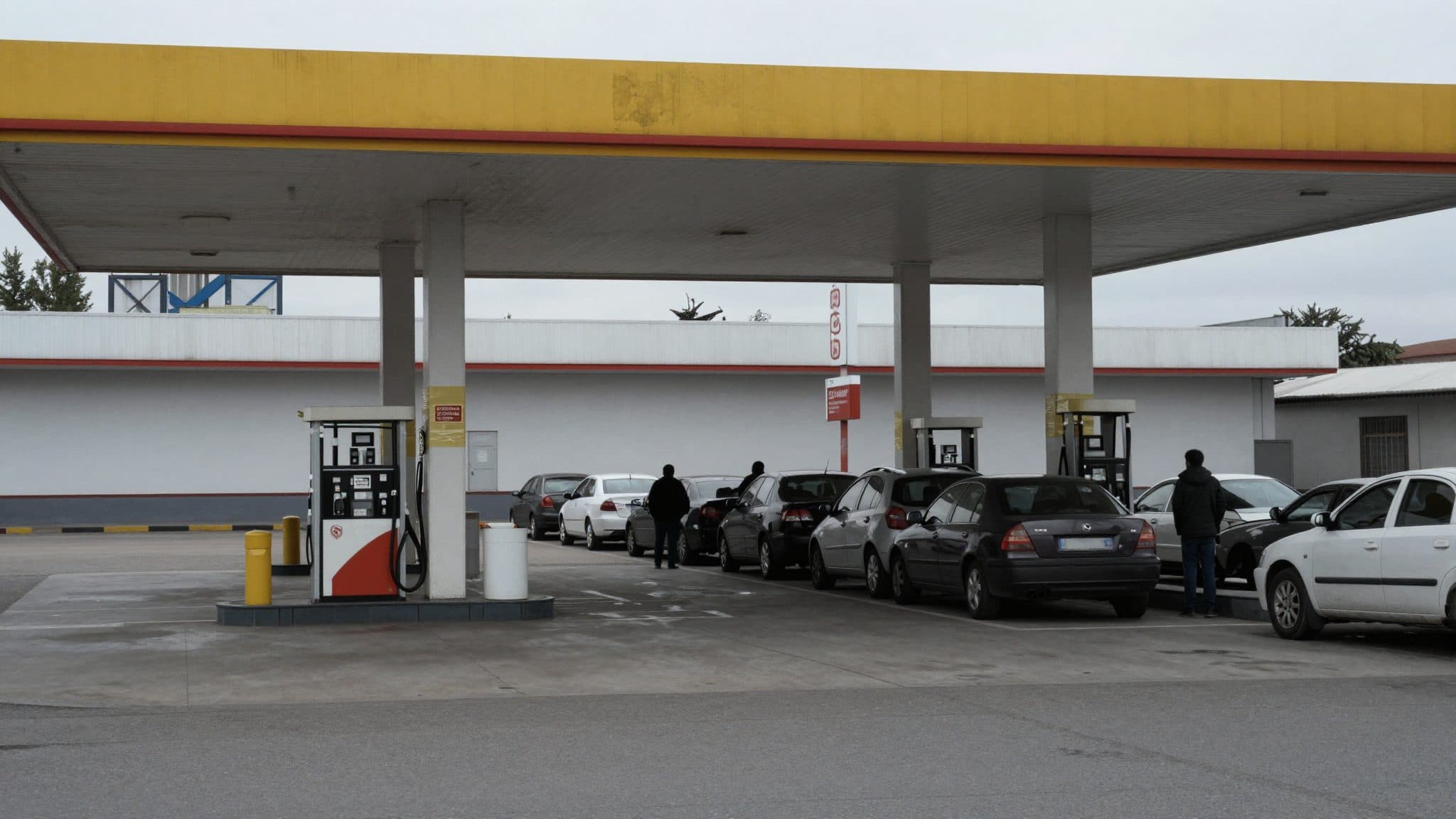 Russia's Fuel Crisis Deepens: Moscow Bans Diesel Exports and Seeks to Import Gasoline