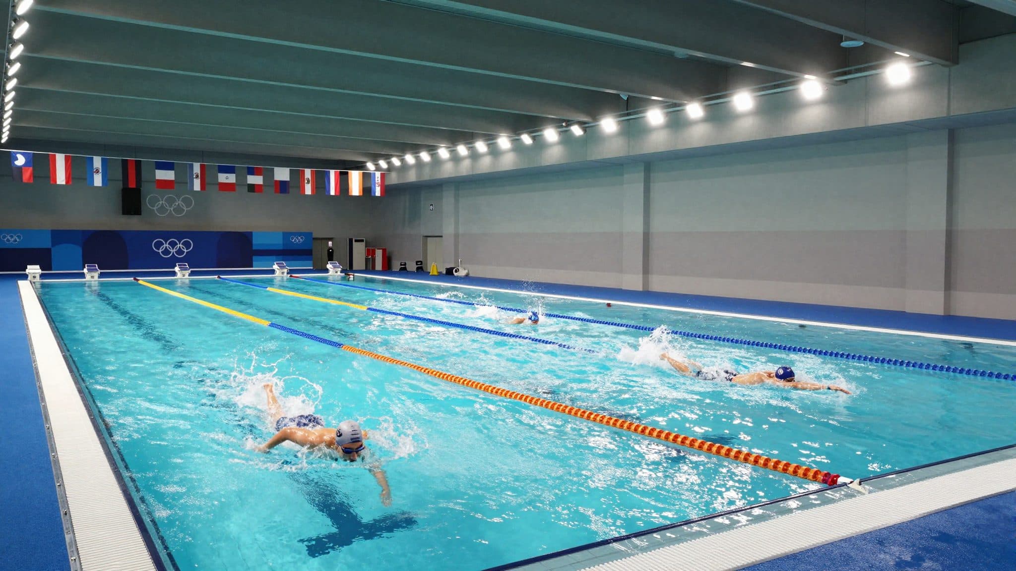 Isabel Gose swims to silver in 800m freestyle at European Swimming Championships in Paris
