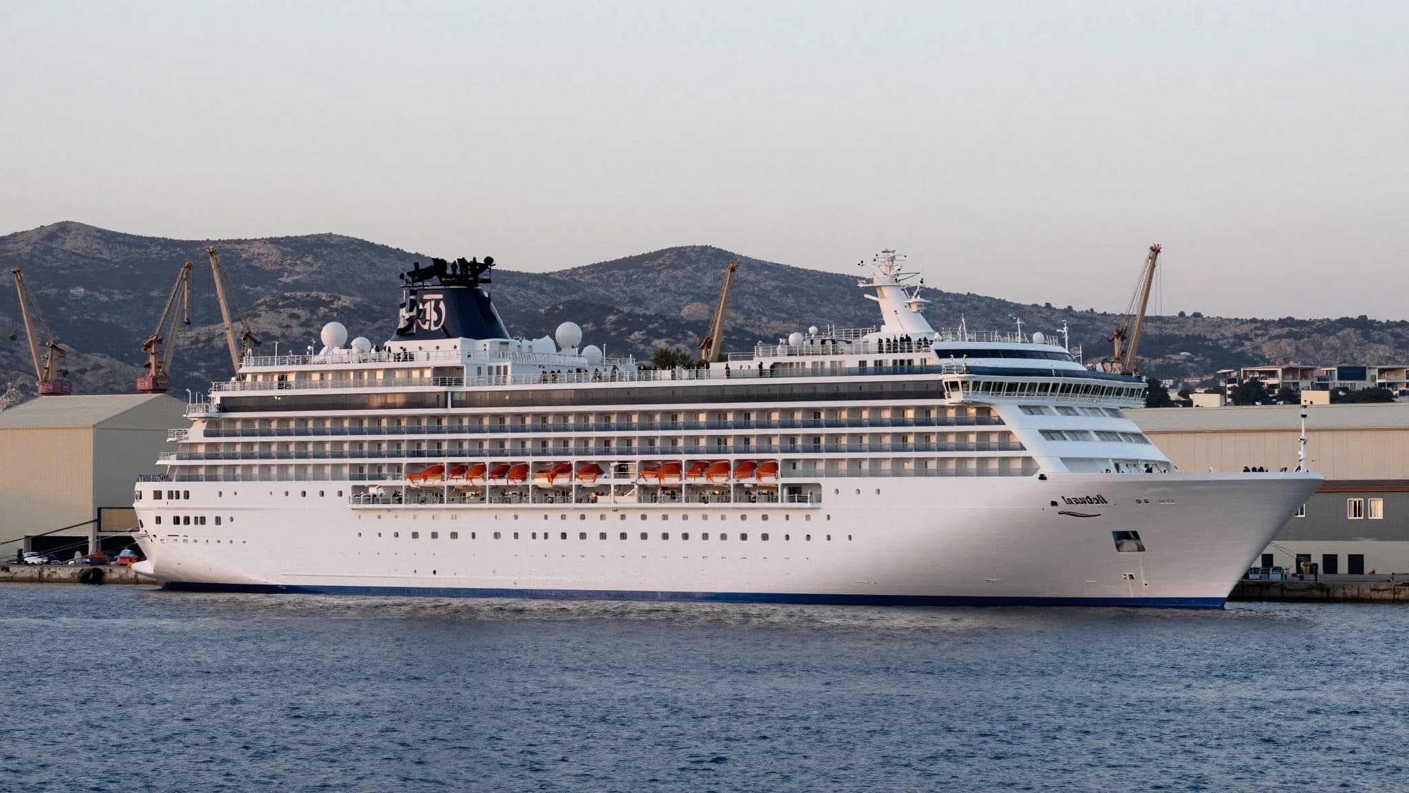 Cruise Ship "Scarlet Lady" Docks in Crete After Turkey and Egypt Refused Entry