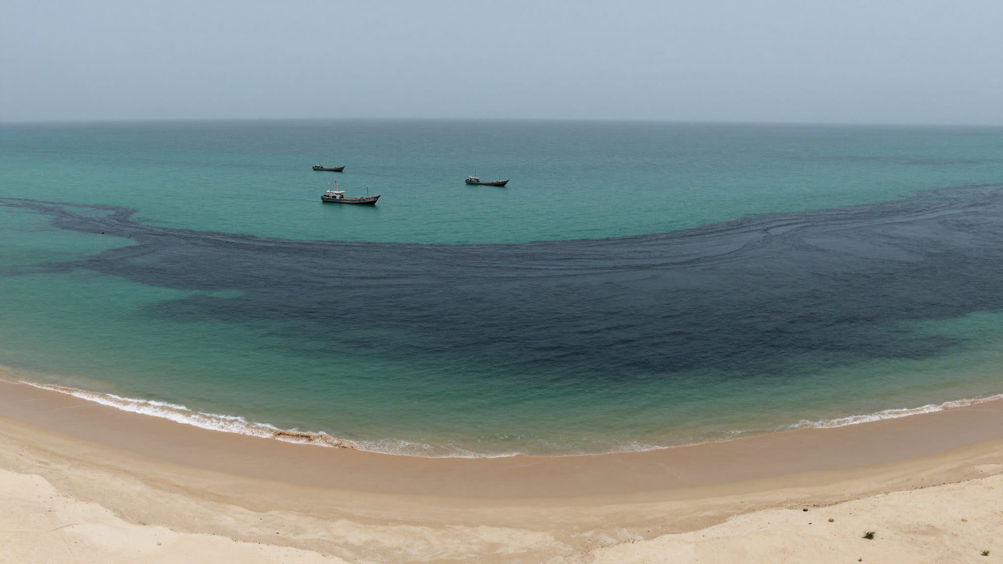 Satellite images show increasing oil leak from tanker off Oman's coast