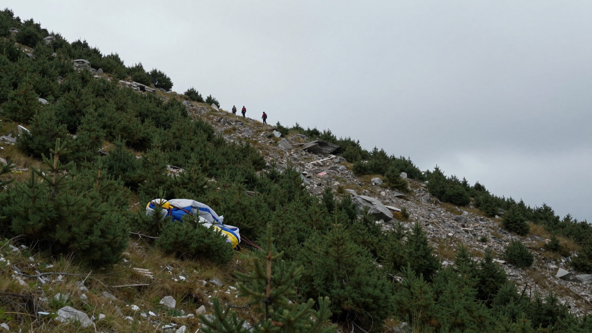 Paraglider crashes on Gemeindealpe and is rescued by mountain rescue