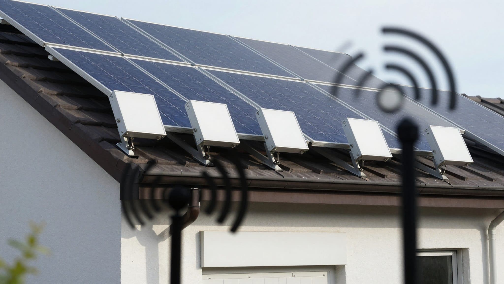 CCC warns of security vulnerabilities in Hoymiles inverters – manufacturer remains silent so far