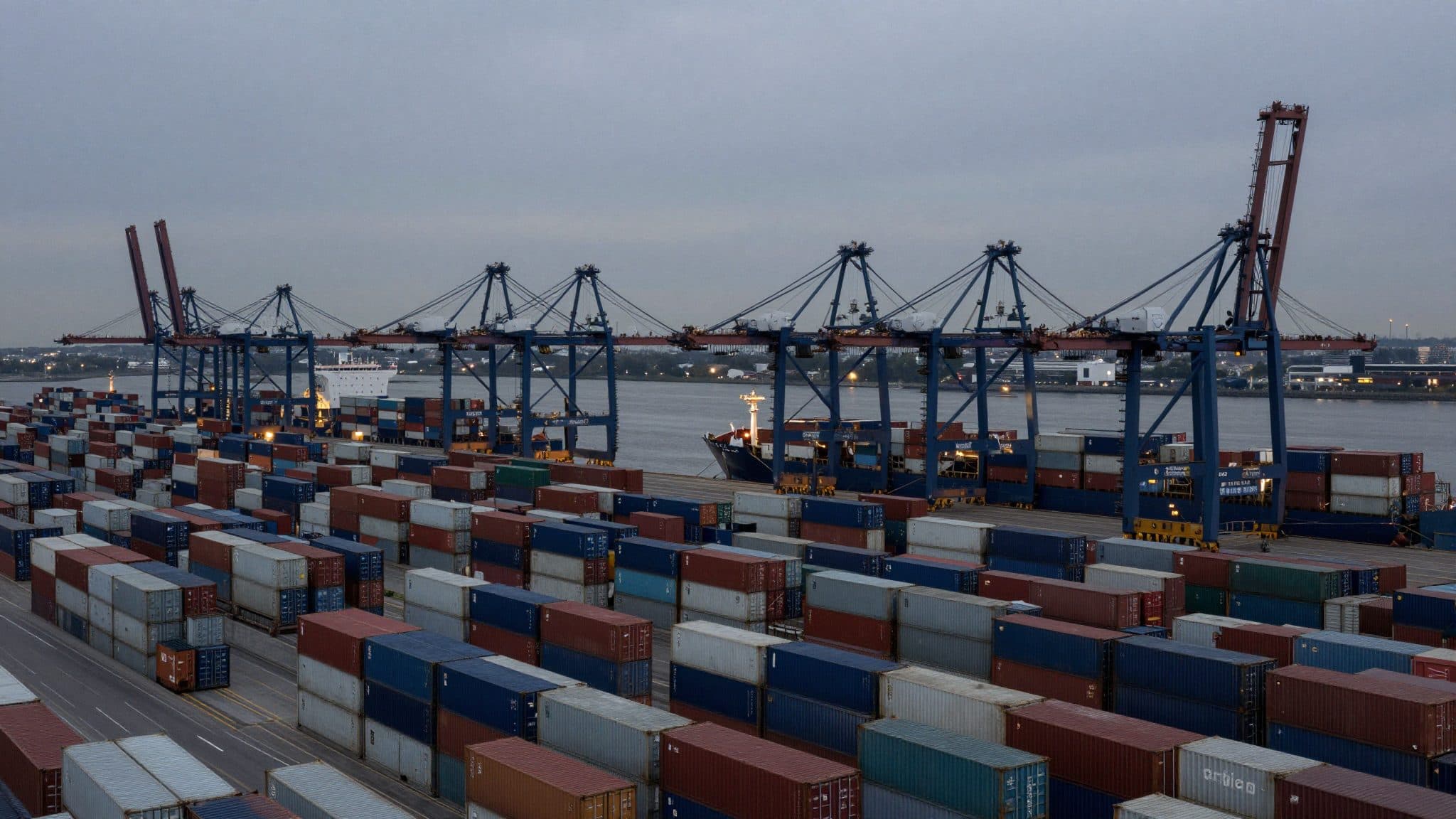 Hapag-Lloyd to take stake in Eurogate terminal in Hamburg via subsidiary