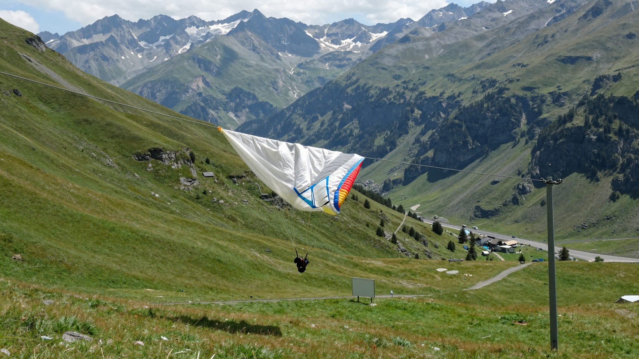 Paraglider crashes into power line in Spittal an der Drau district and remains uninjured