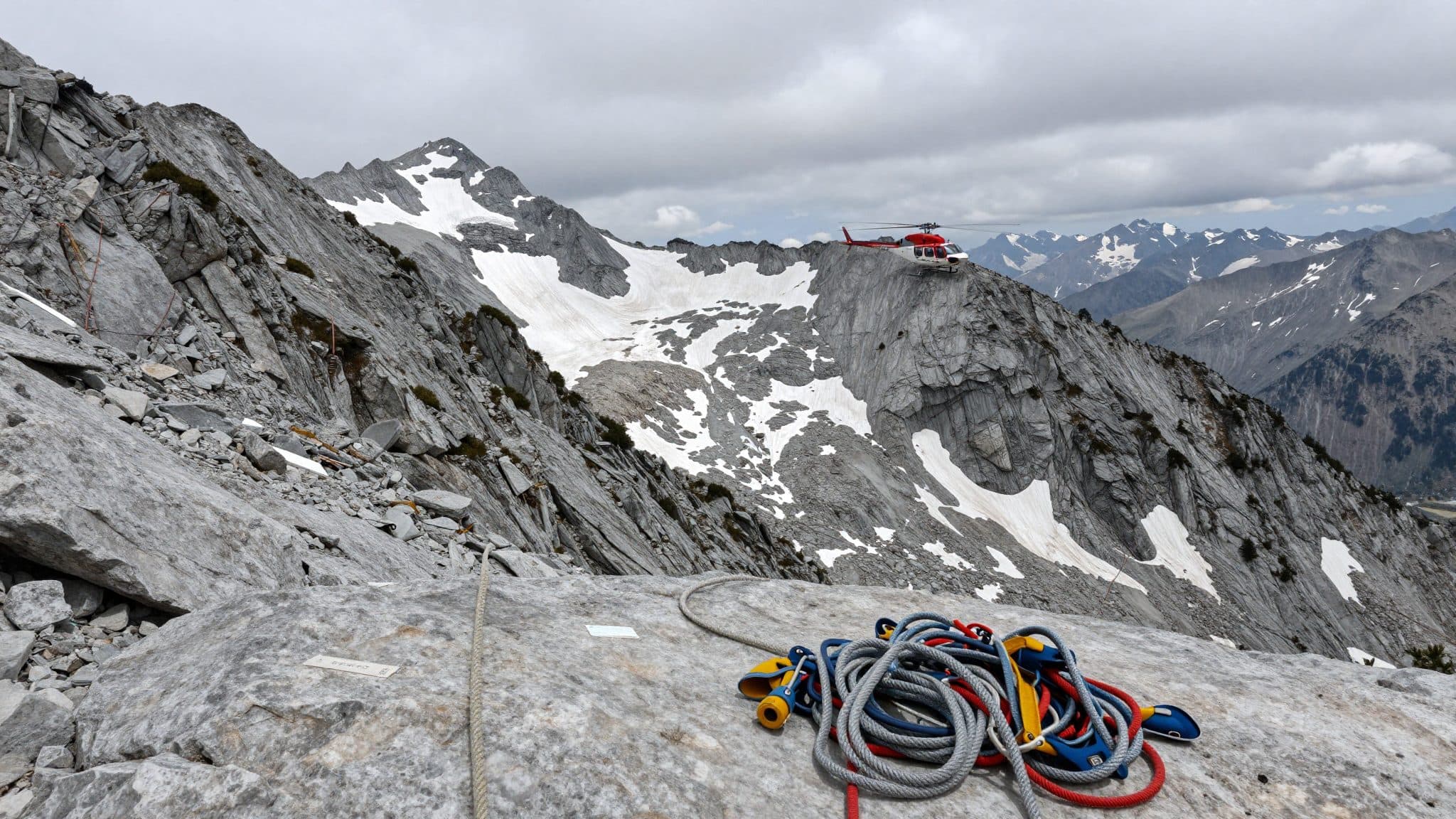 Mountaineer falls around 100 meters to his death in the Pitztal