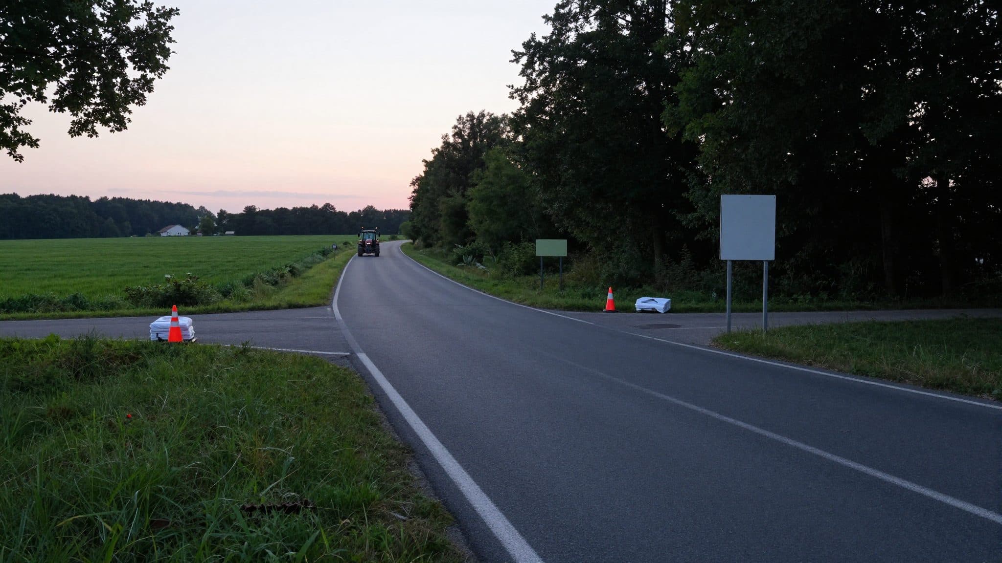 Fatal accident in Gutau: 22-year-old motorcyclist dies after collision with tractor