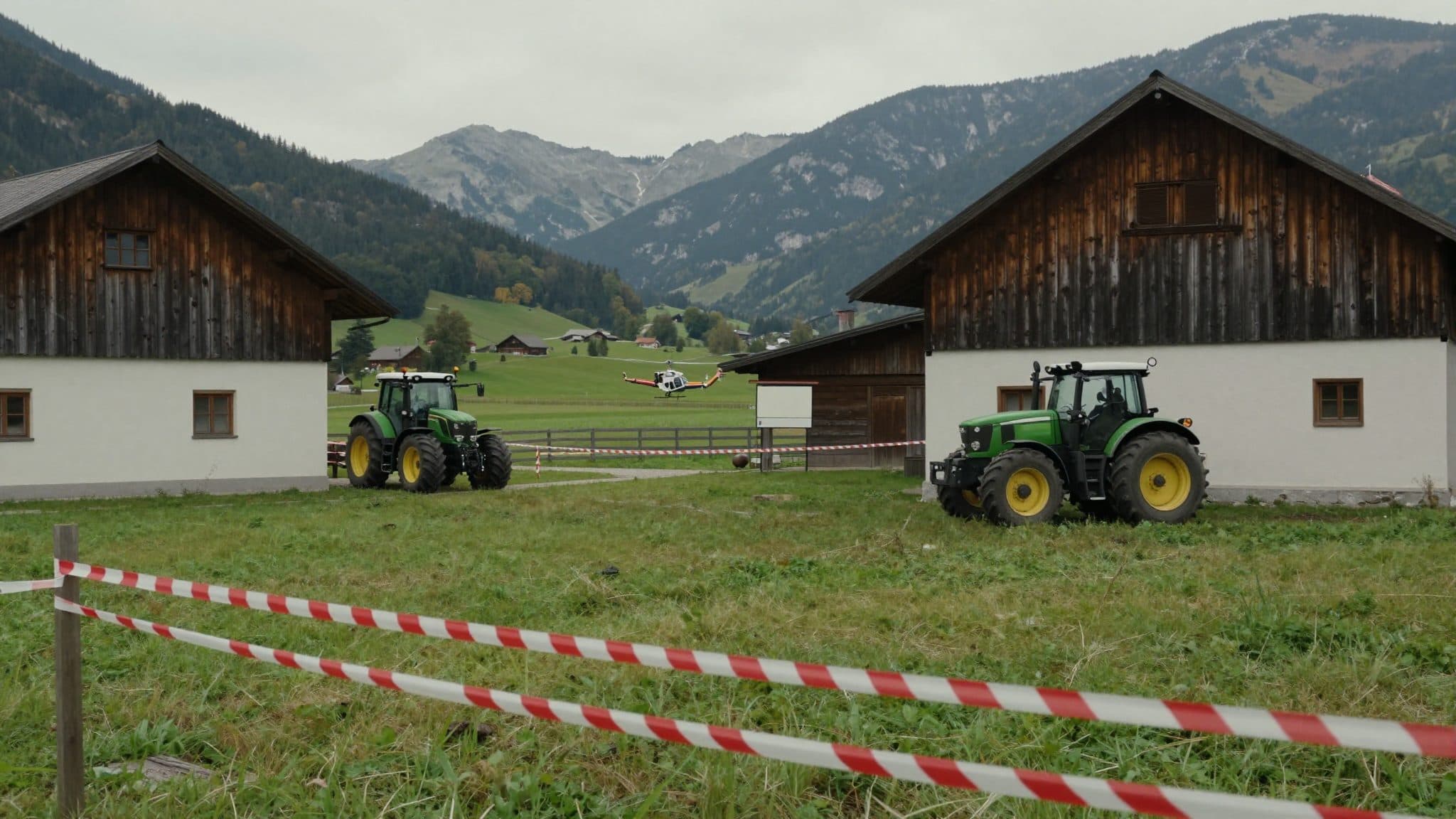 Tractor accident on Vorarlberg farm: Three-year-old dies, sister seriously injured