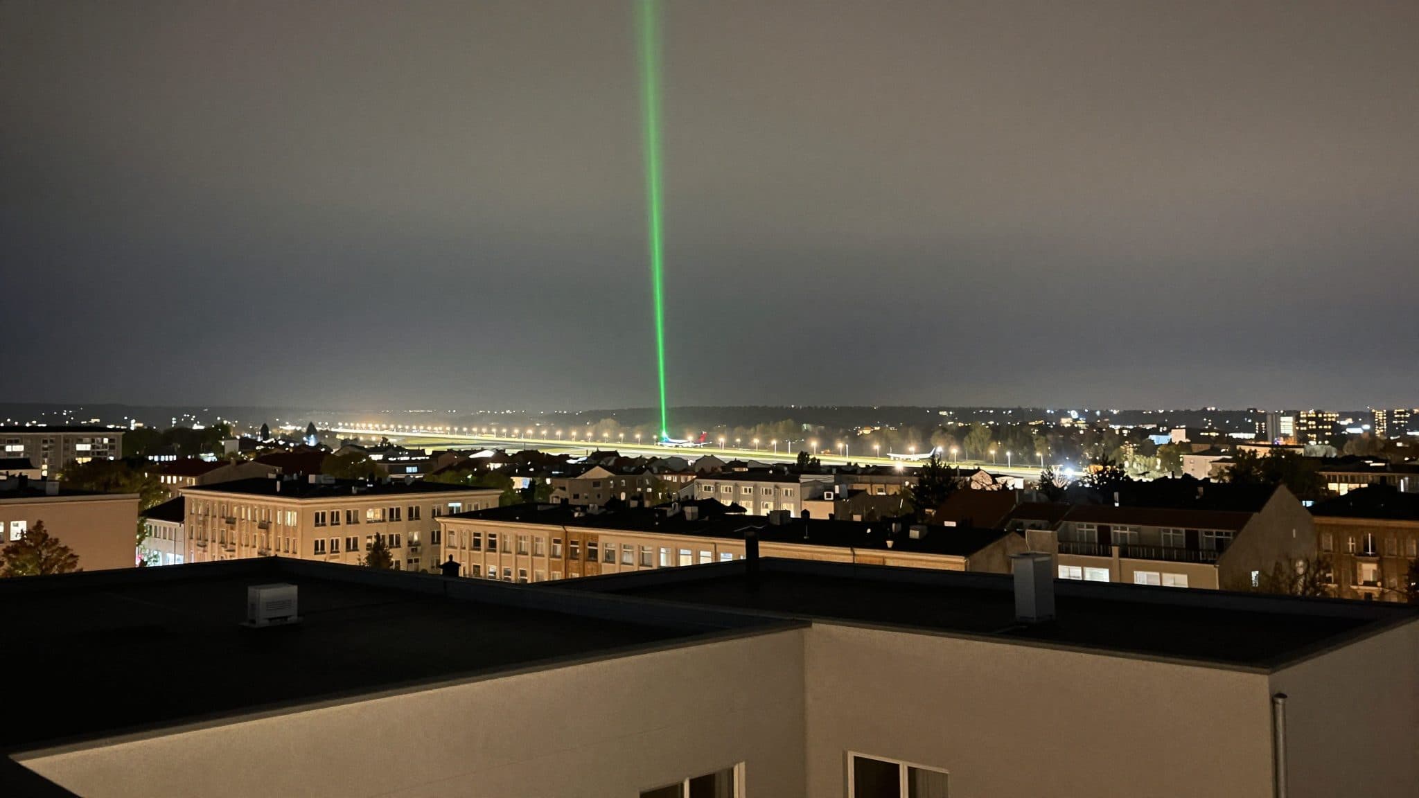 Laser dazzling over Graz: Crew of a training flight attacked during landing approach
