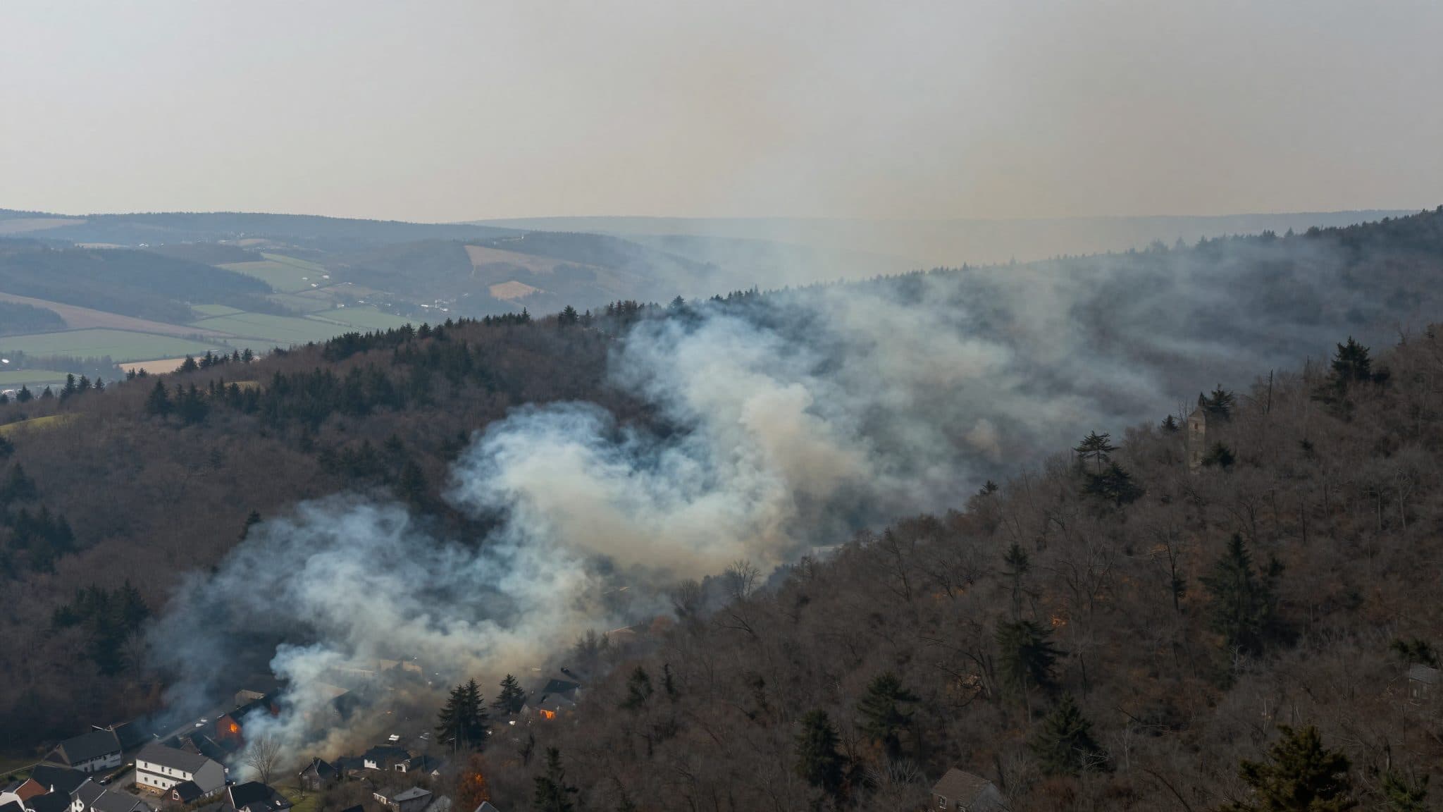 Smoke from forest fires near Monschau drifts across Eifel and Moselle region