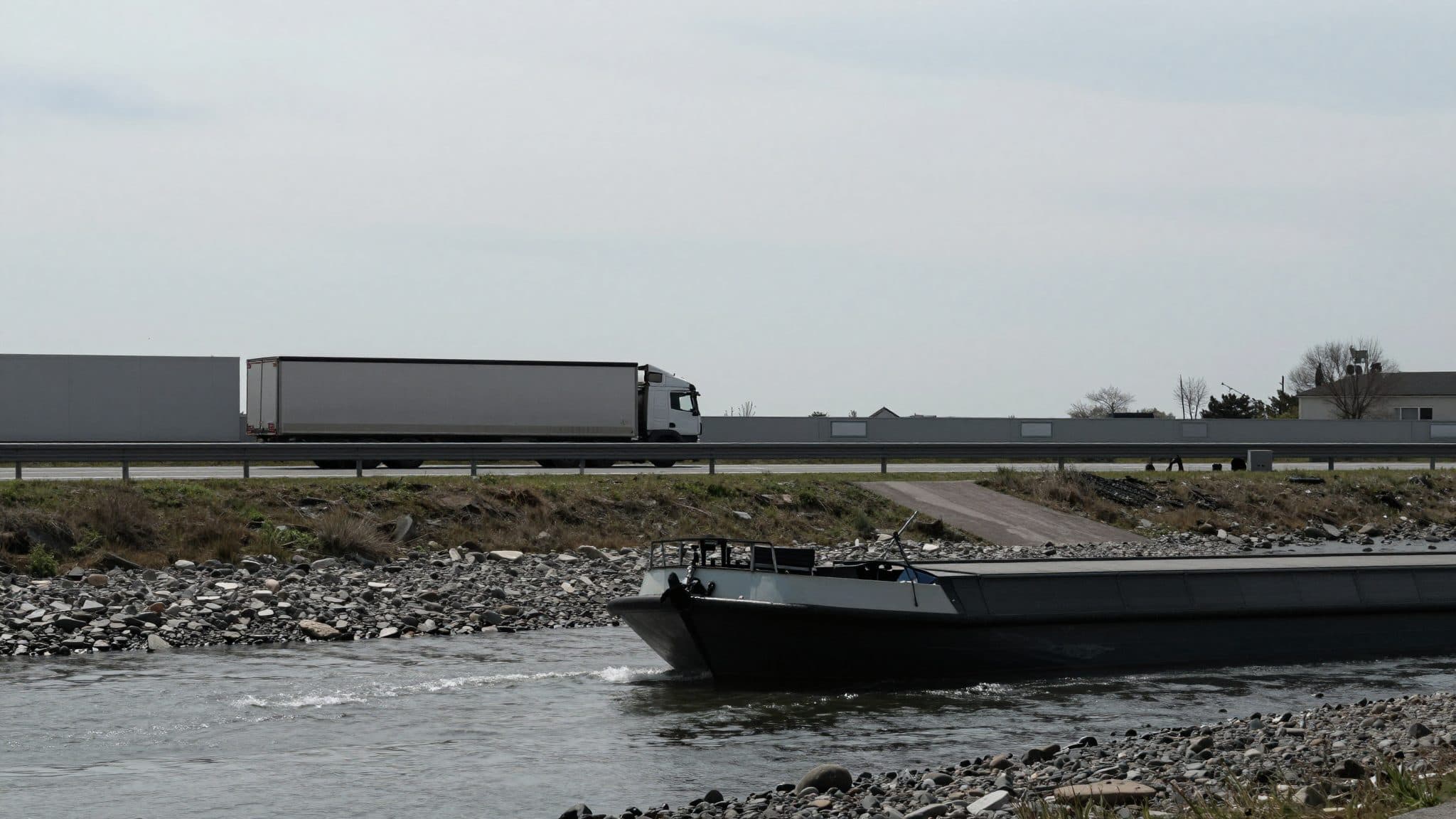 Hesse temporarily lifts Sunday truck driving ban