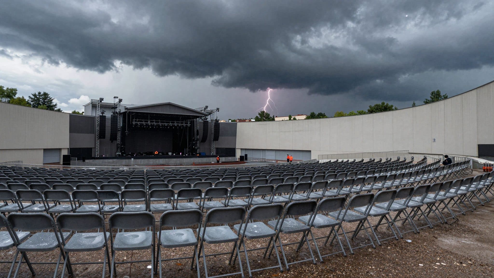 Hailstorm Interrupts Bad Bunny Concert in Milan – Several Attendees Injured