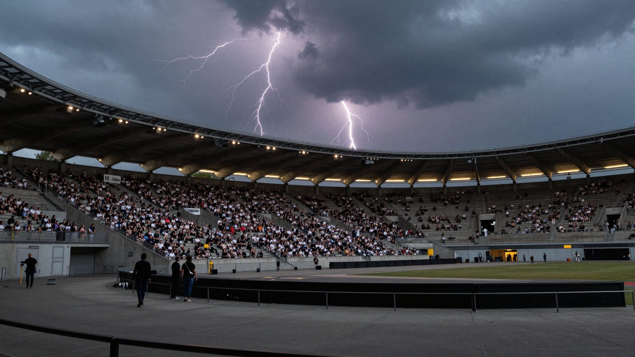 Thunderstorm Warning at Berlin's Olympiastadion: Interior Cleared Before Foo Fighters Concert