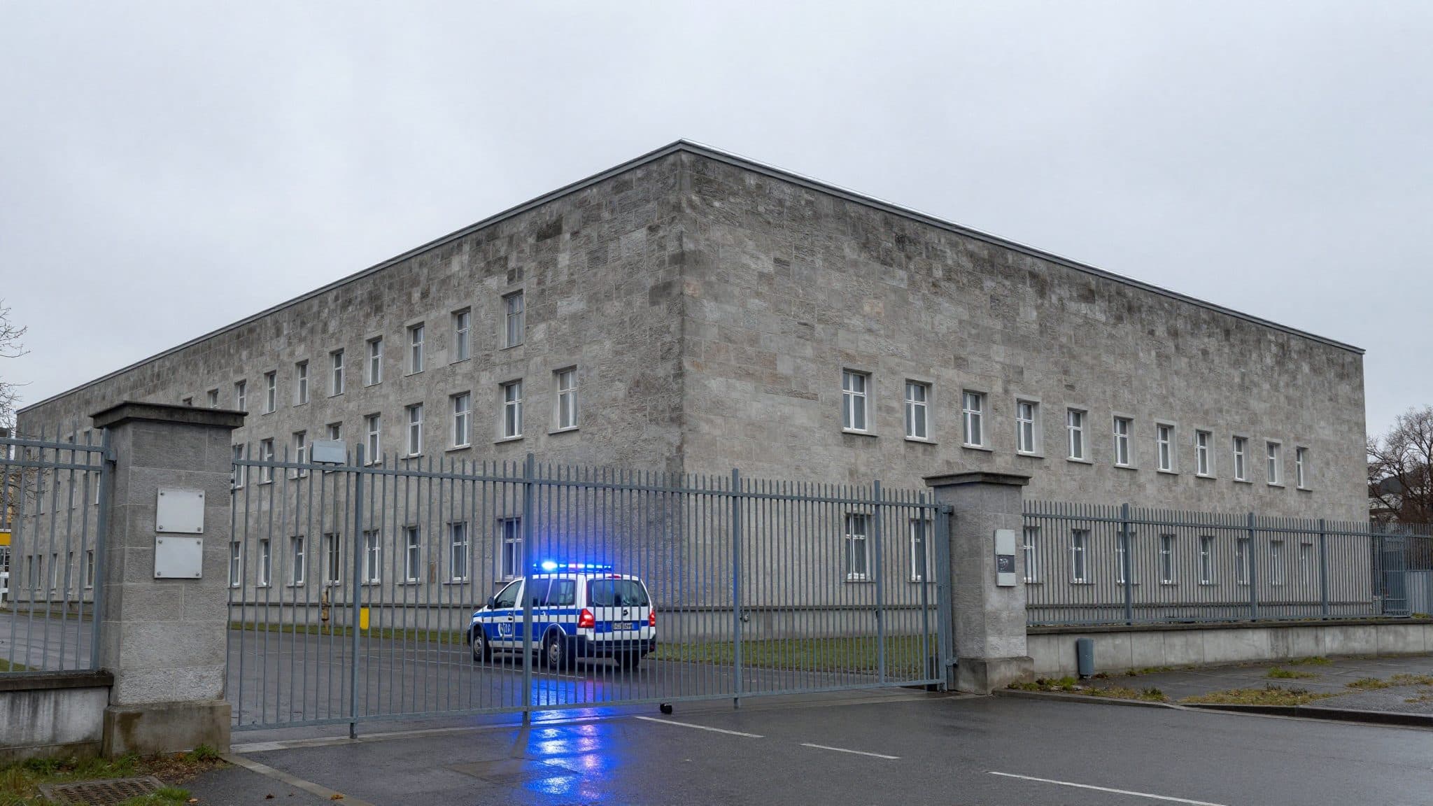 14-Year-Old in Pre-Trial Detention After Armed Robberies and Violence Against Sister