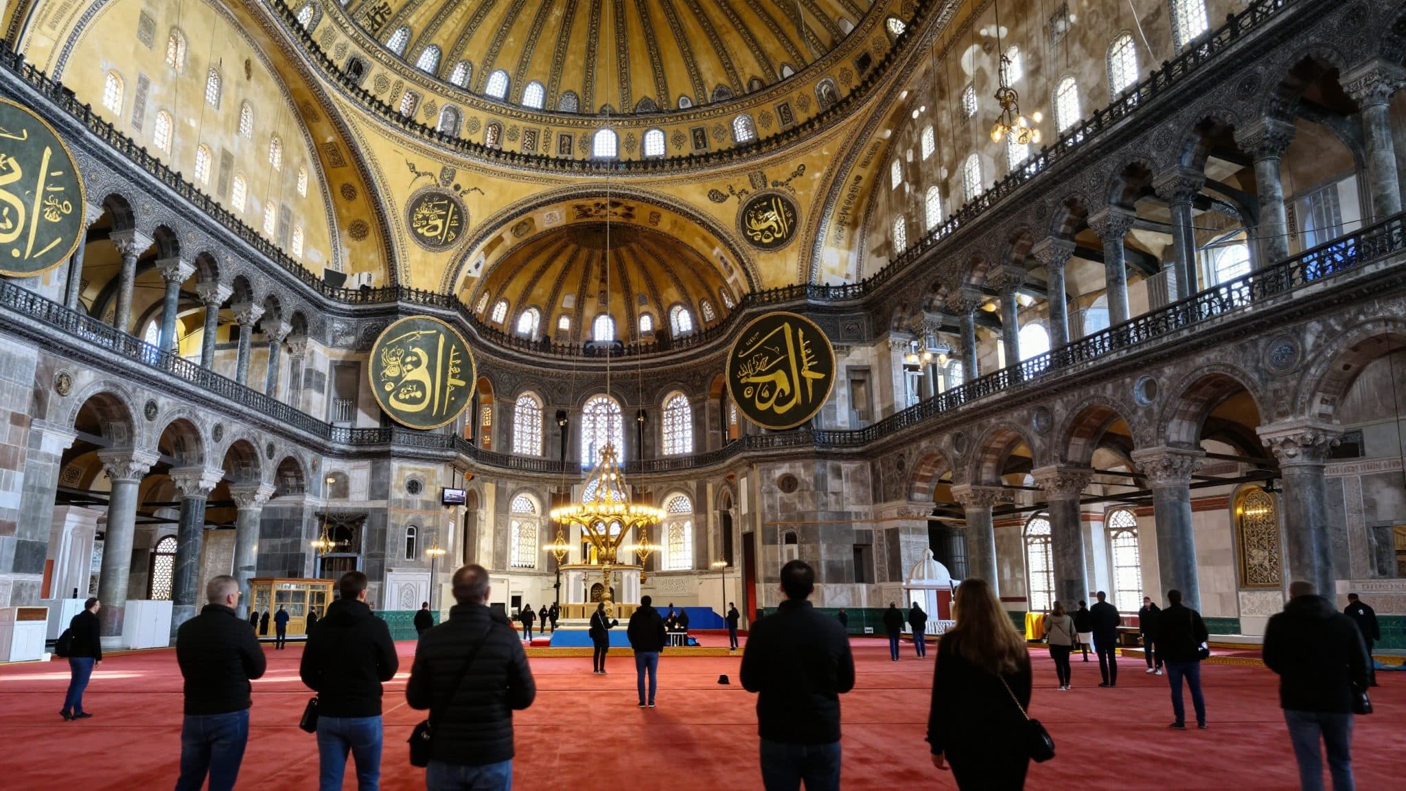 Arrest at Hagia Sophia: Russian tourist couple taken into custody for reading the Bible