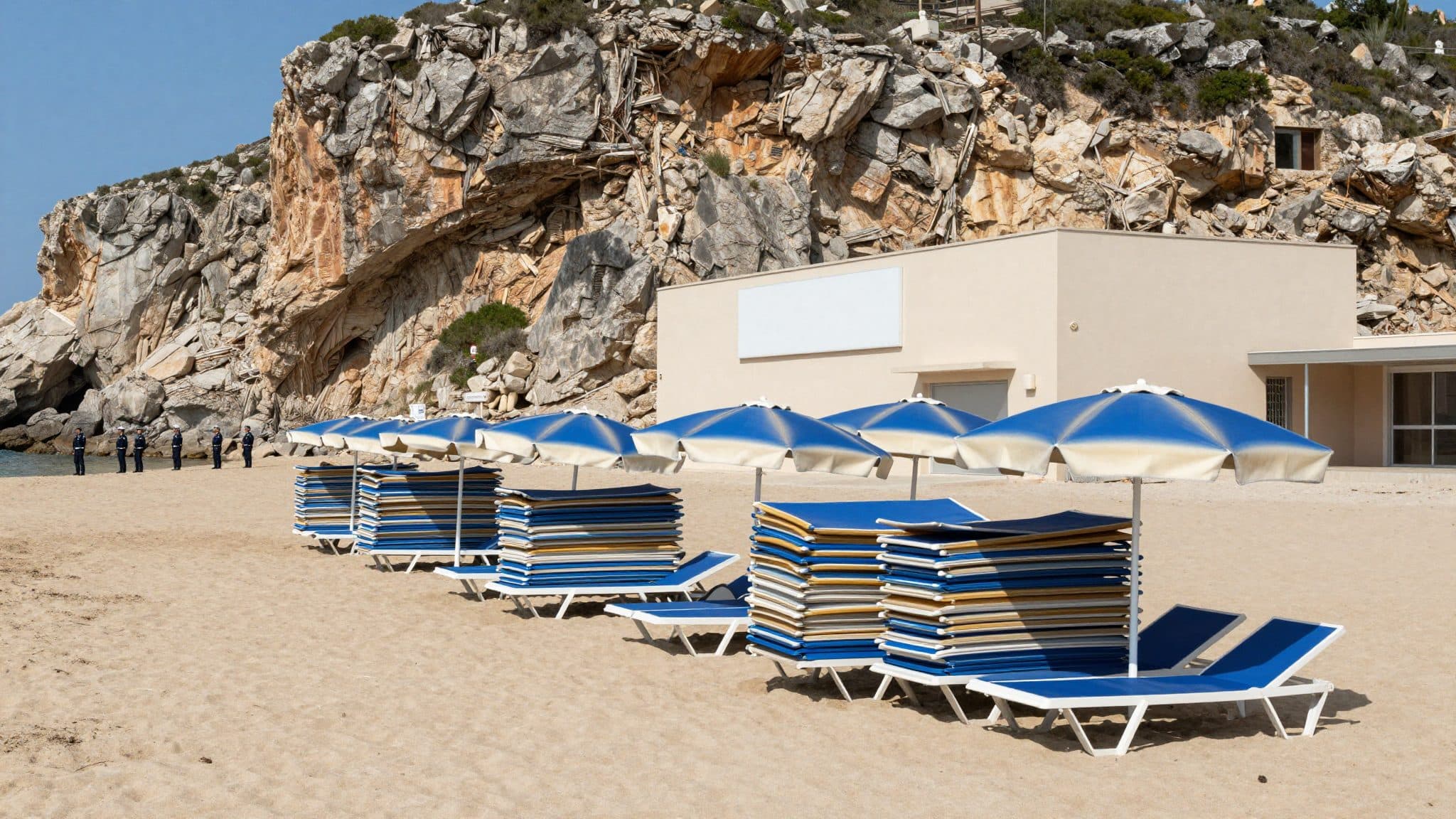 Authorities inspect beaches in Apulia and seize sun umbrellas and sun loungers