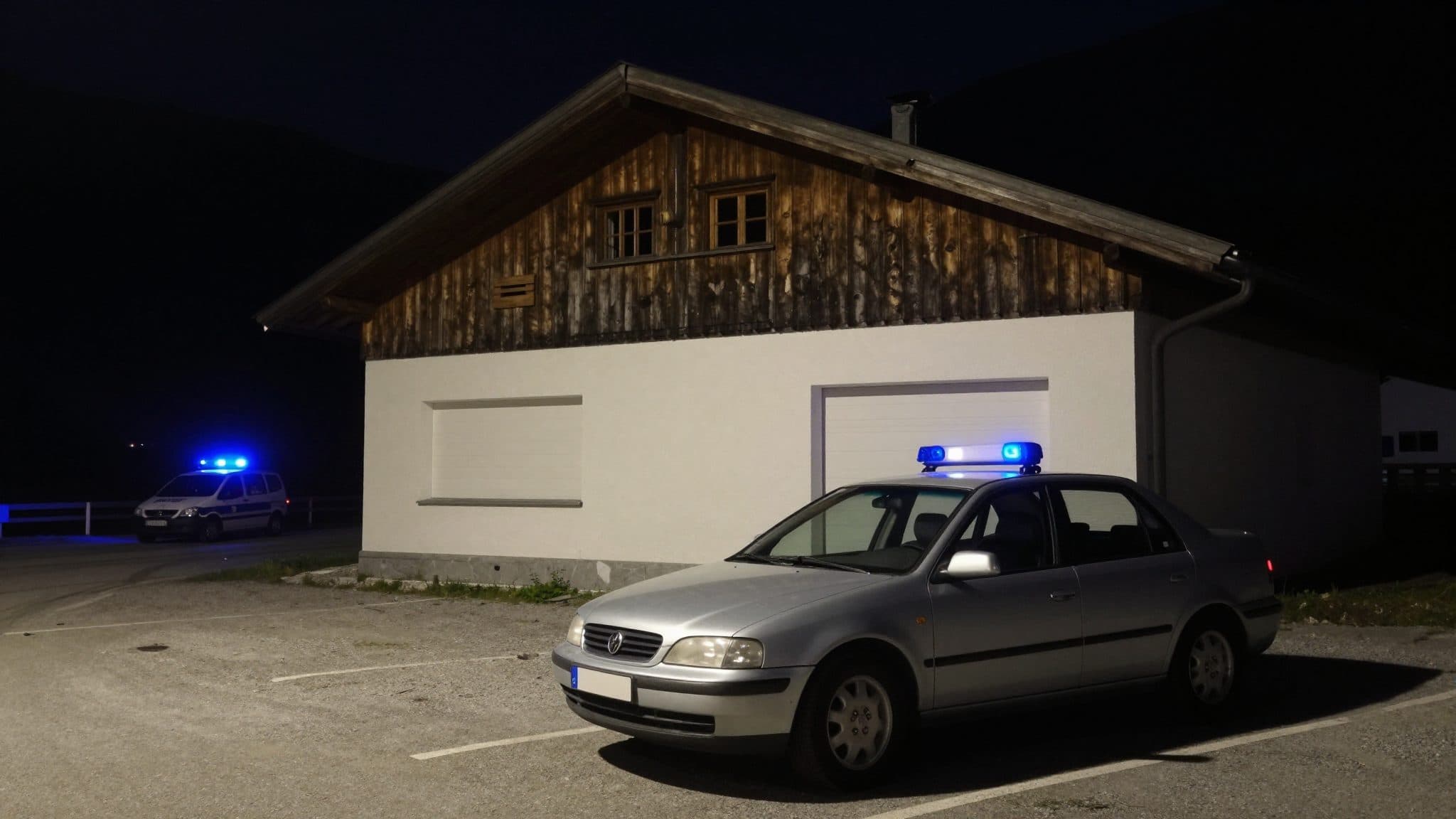 Attempted murder in Tyrol: 32-year-old allegedly ran over his brother with a car