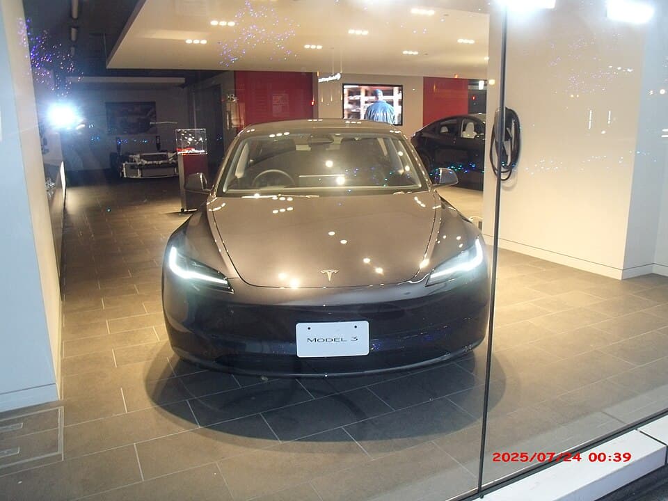 Tesla Model3 at Shinsaibashi